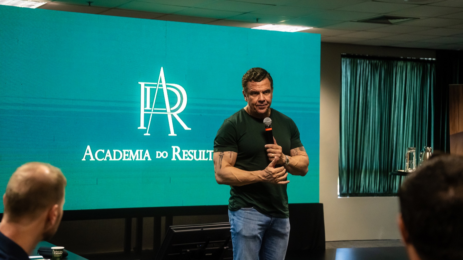 Lásaro do Carmo Jr. conduzindo a Academia do Resultado